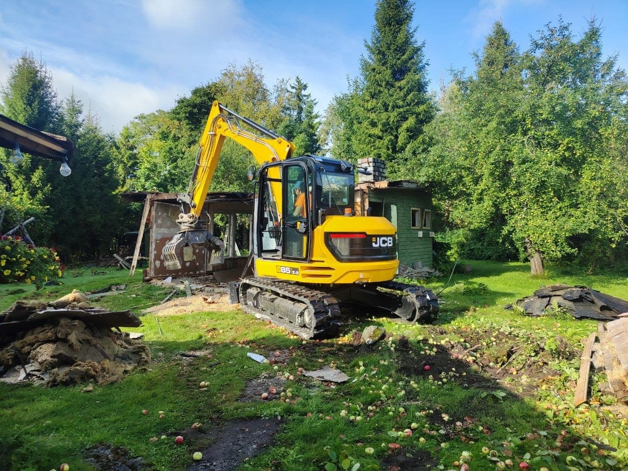 JCB 85Z-2 lammutustöödel